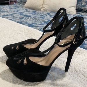 NWOB GUESS BLACK SUEDE PLATFORM HEELS SIZE 9M
